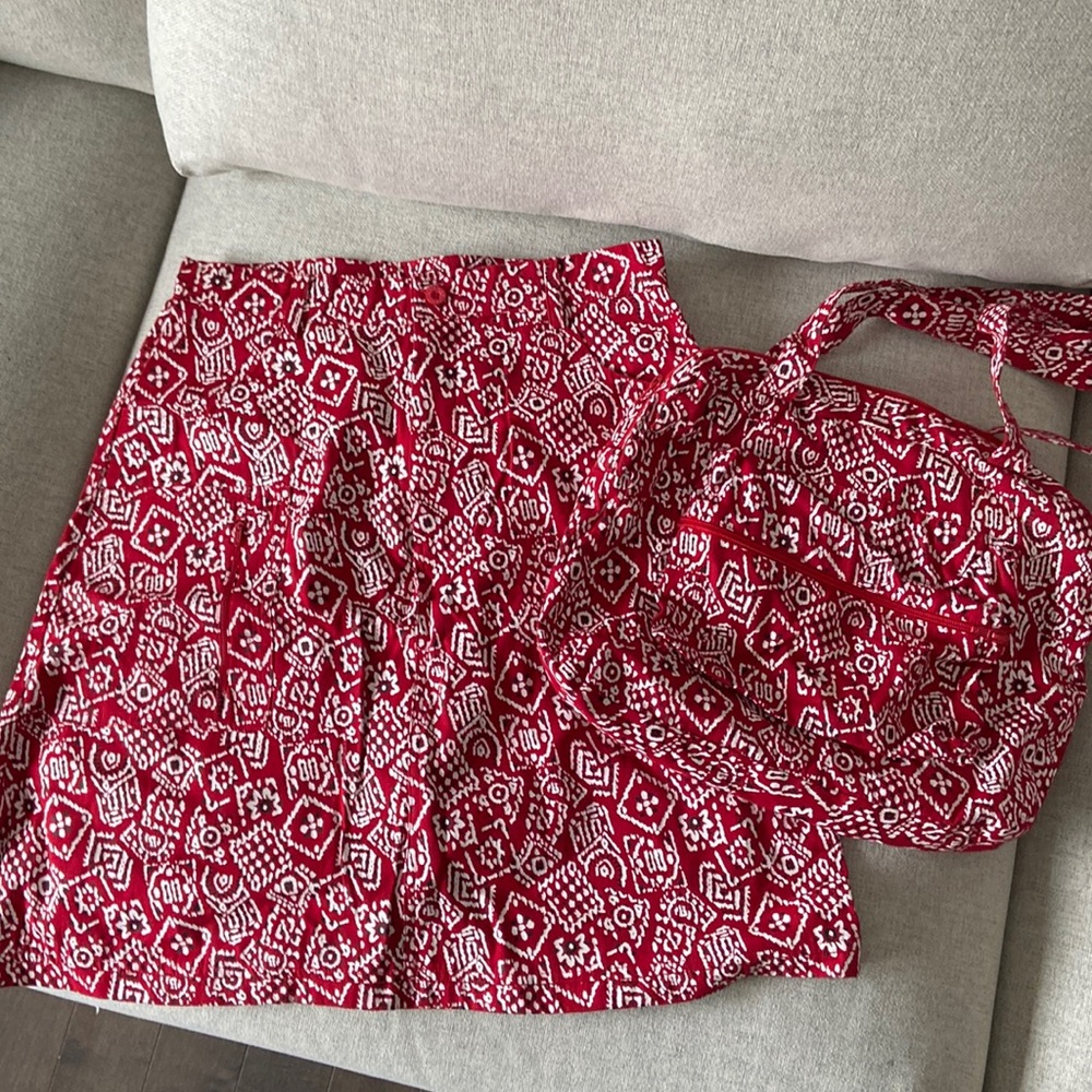 Brand New factory sample Greg Norman golf Skirt with matching bag